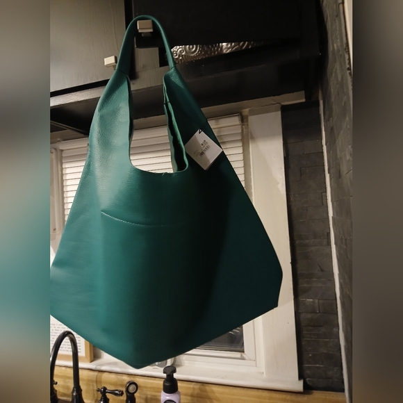 SOLD DO NOT BUY Kurt Geiger NWT Large Hobo Green Bag With Dustbag - Picture 4 of 9